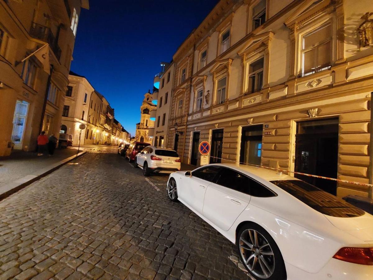 Prostorny Byt V Centru 3 Kk 80 M2 Hradec Králové Exteriér fotografie