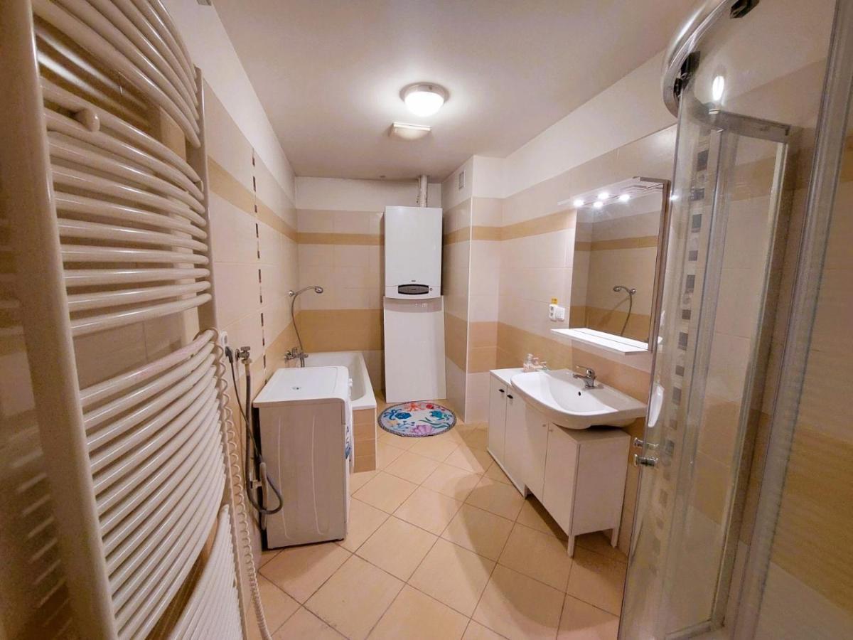 Prostorny Byt V Centru 3 Kk 80 M2 Hradec Králové Exteriér fotografie