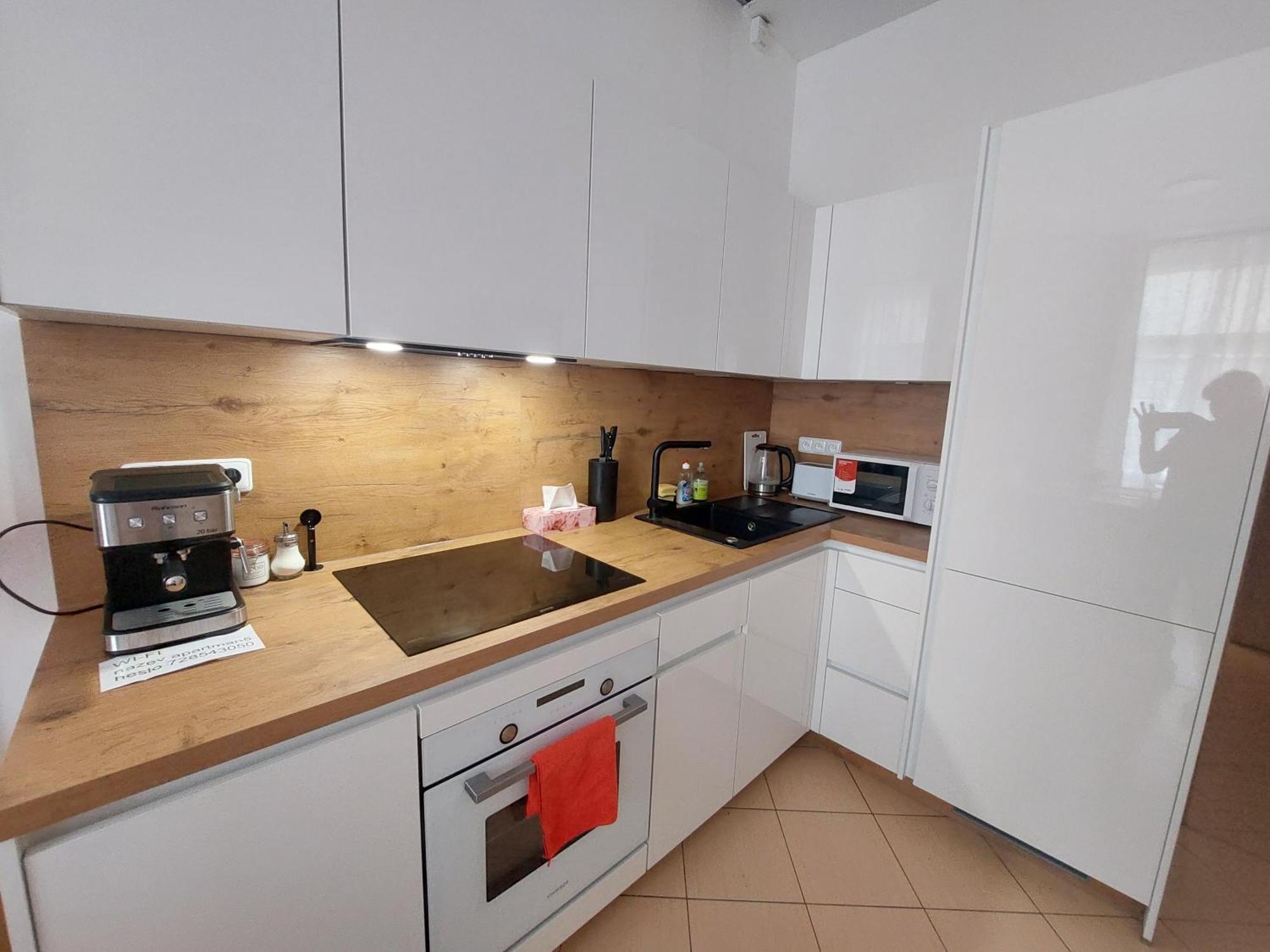 Prostorny Byt V Centru 3 Kk 80 M2 Hradec Králové Exteriér fotografie