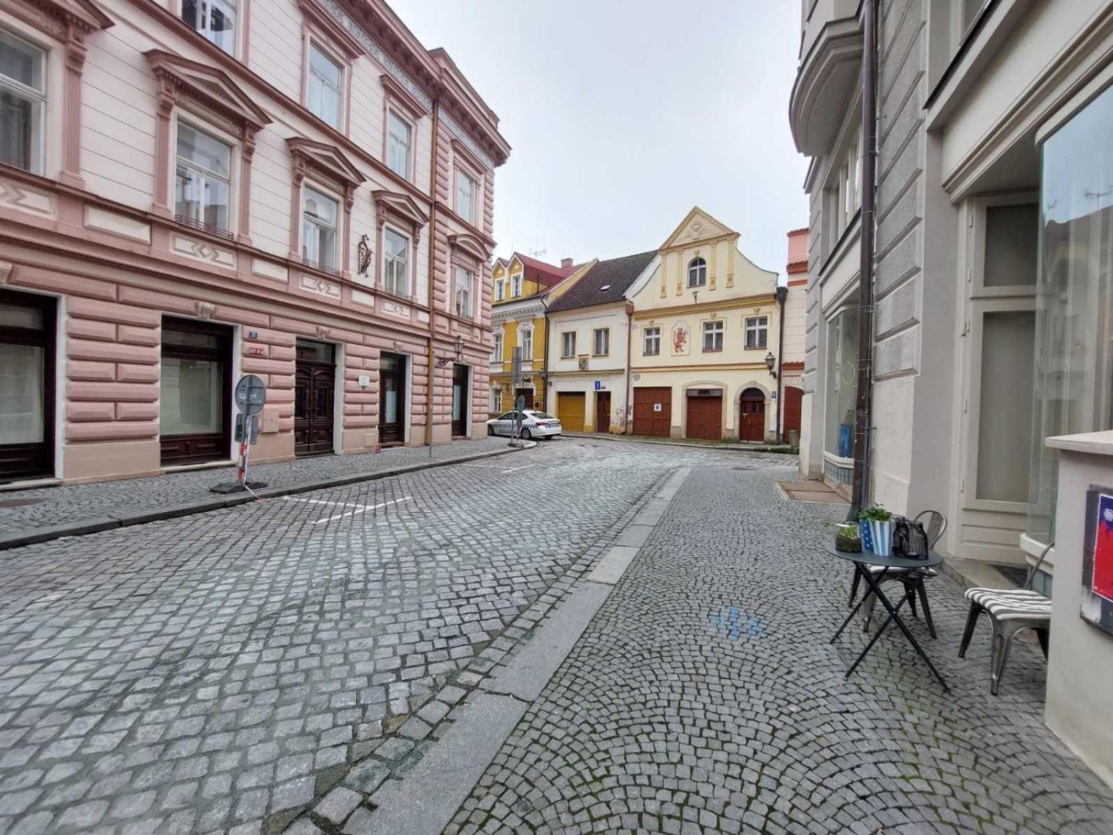 Prostorny Byt V Centru 3 Kk 80 M2 Hradec Králové Exteriér fotografie