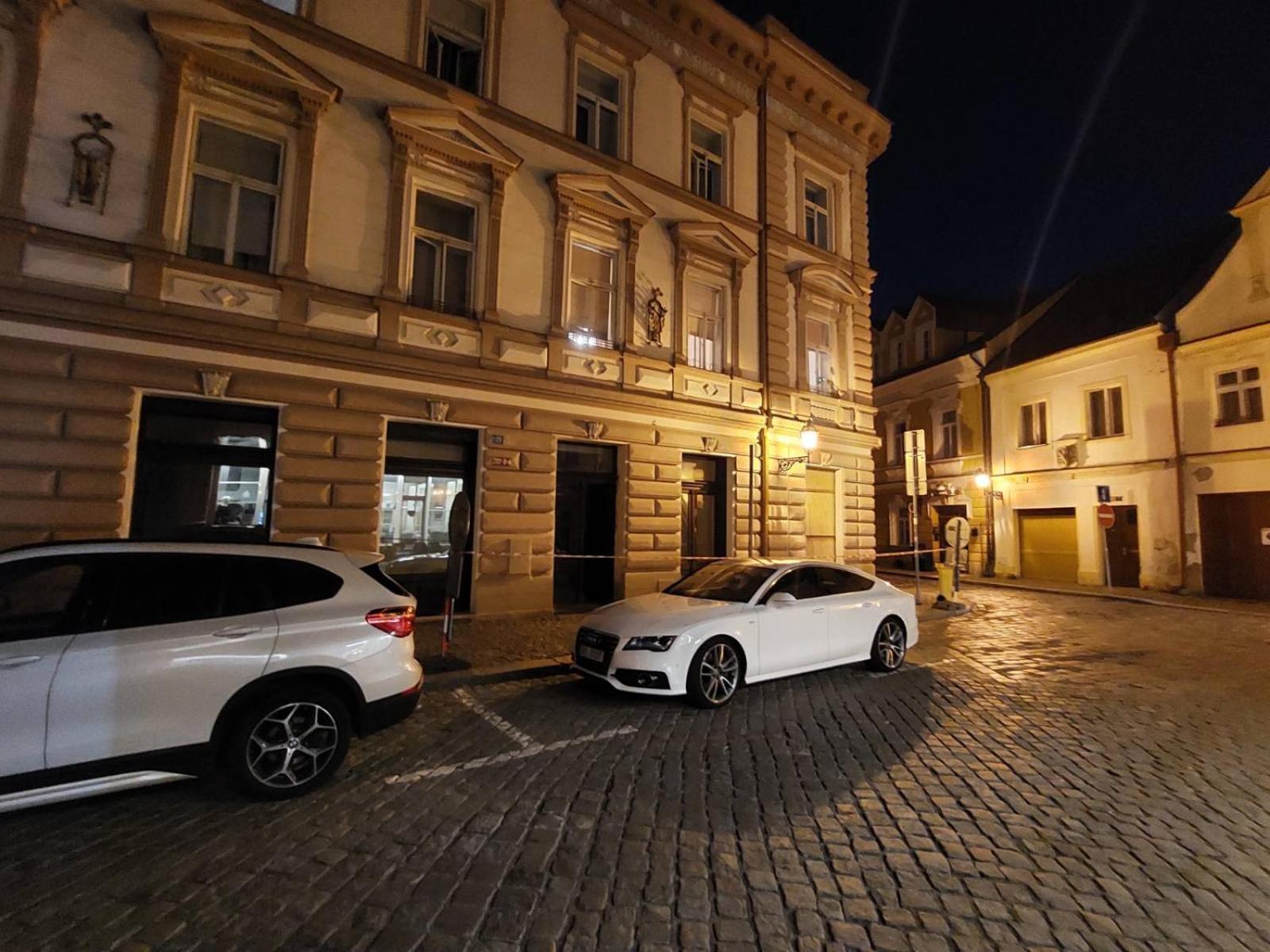 Prostorny Byt V Centru 3 Kk 80 M2 Hradec Králové Exteriér fotografie