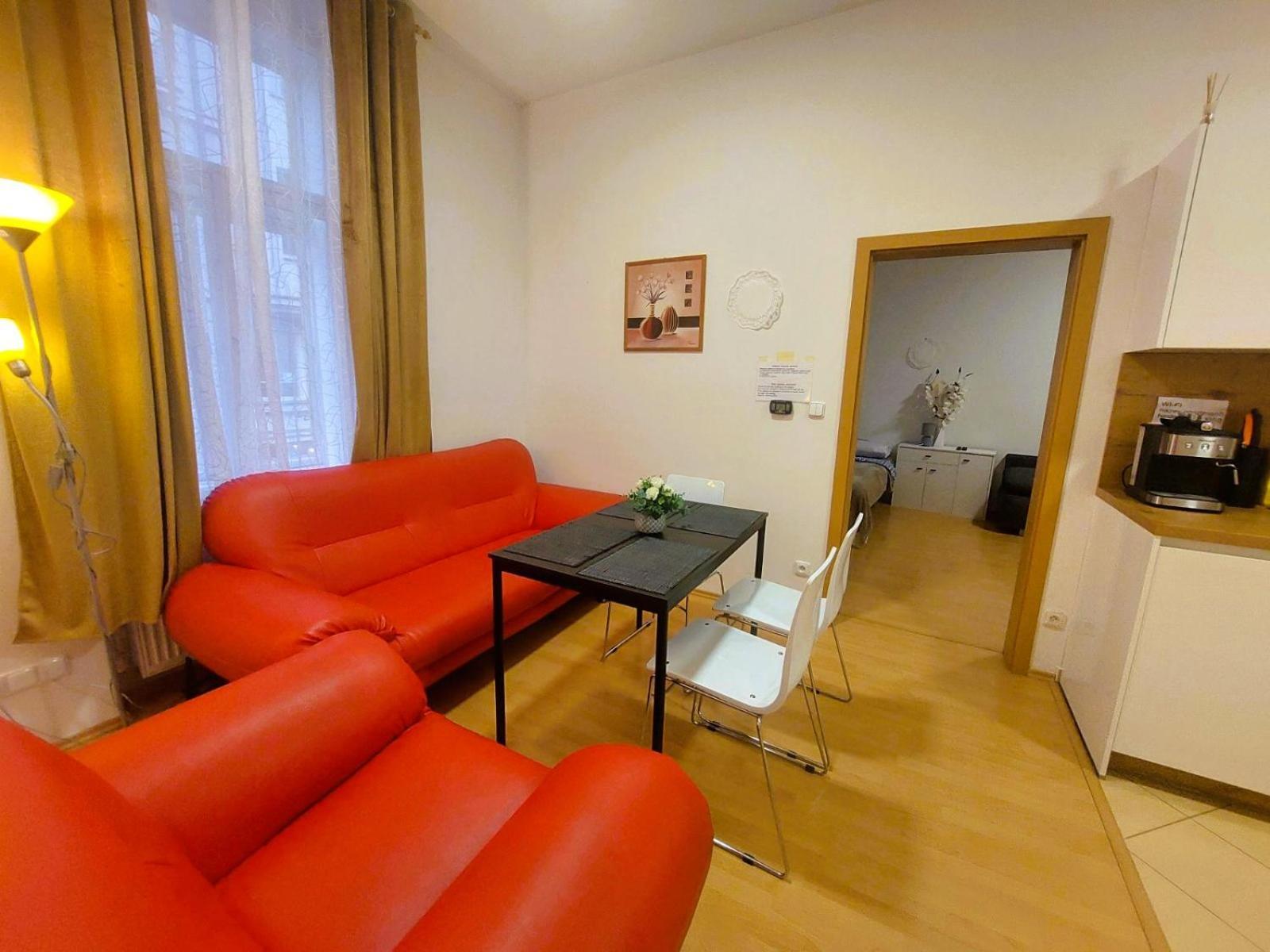 Prostorny Byt V Centru 3 Kk 80 M2 Hradec Králové Exteriér fotografie