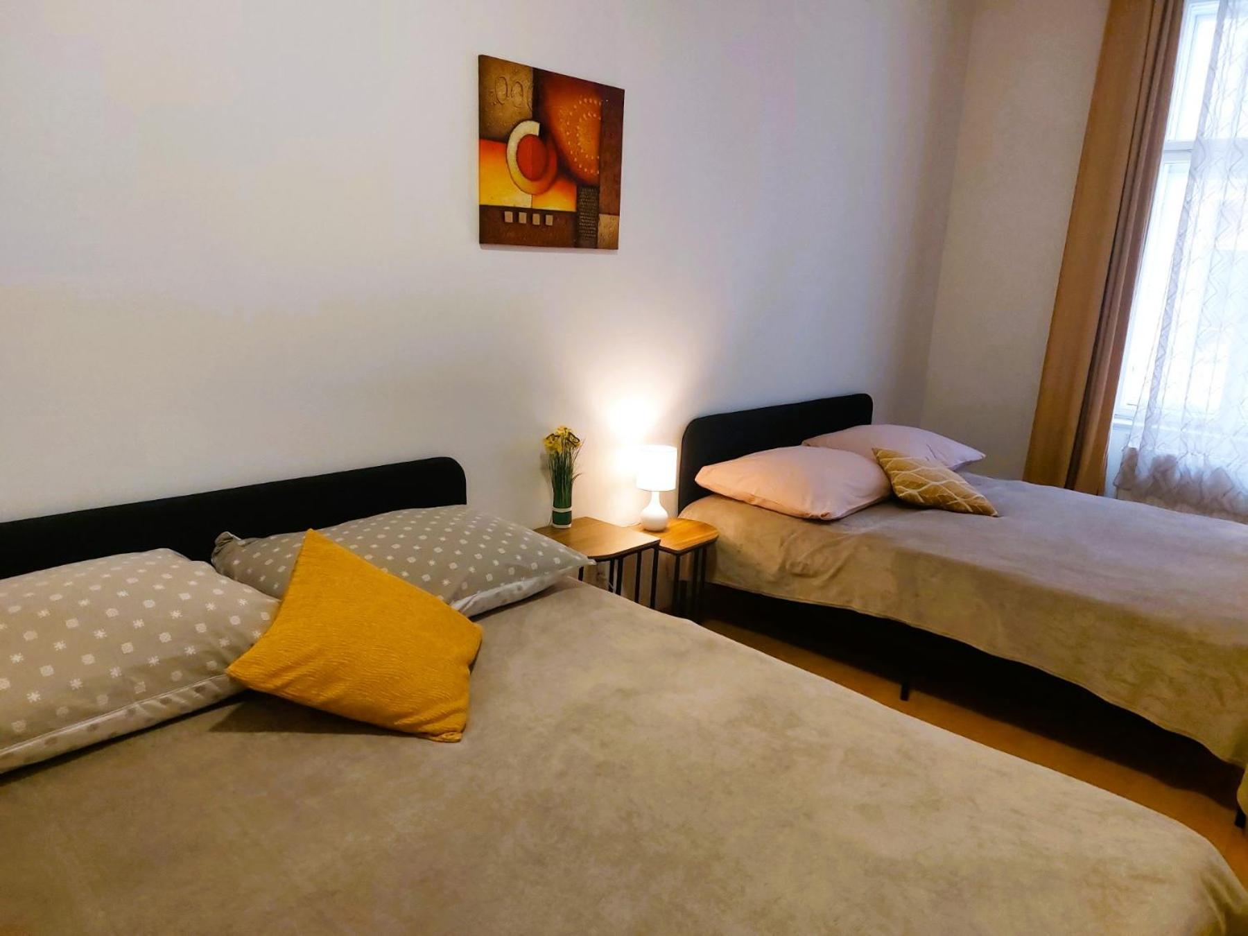 Prostorny Byt V Centru 3 Kk 80 M2 Hradec Králové Exteriér fotografie